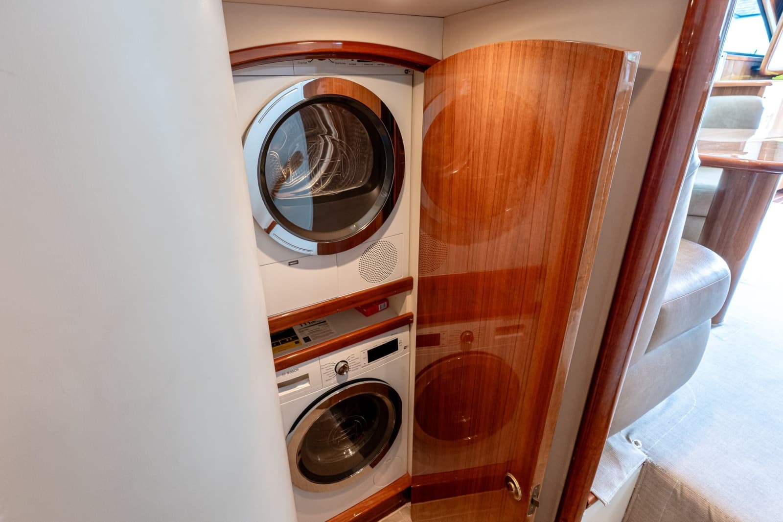 2007 Viking 48 Convertible - Photo 54