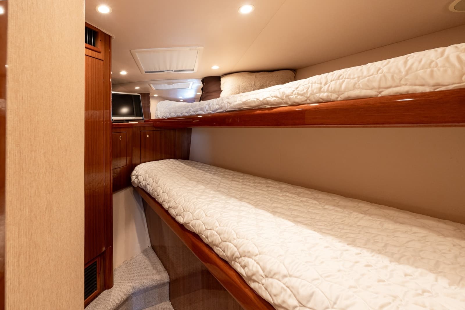 2007 Viking 48 Convertible - Photo 45
