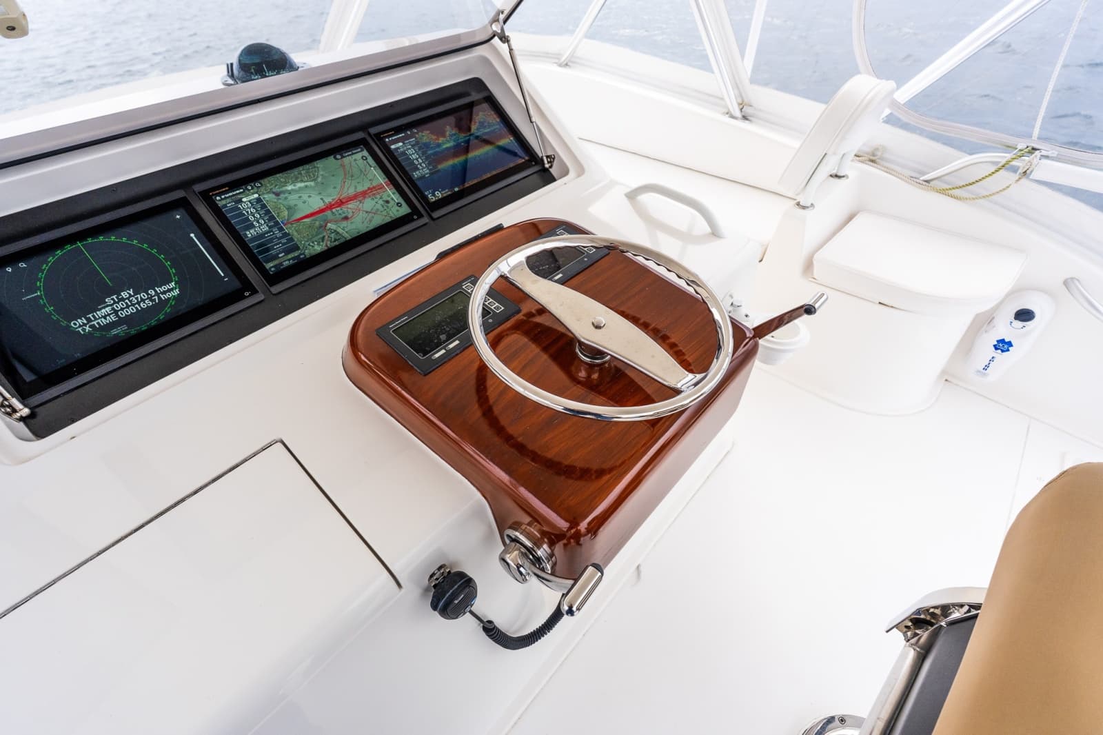 2007 Viking 48 Convertible - Photo 18