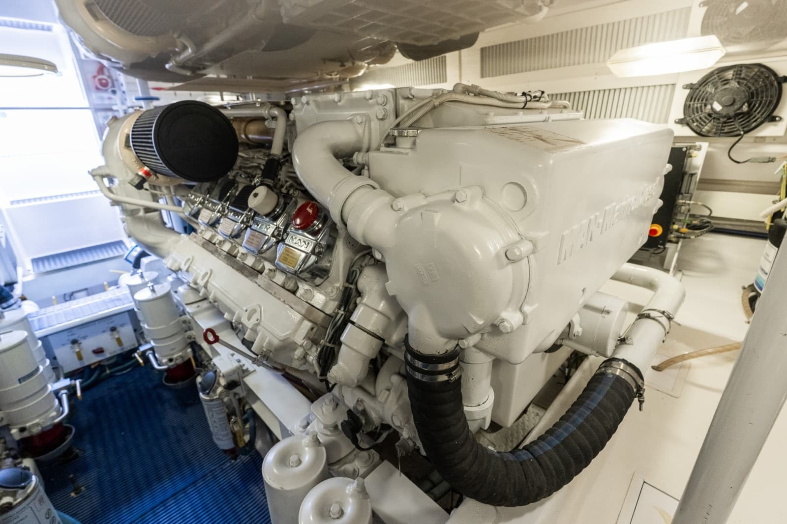2007 Viking 48 Convertible - Photo 80