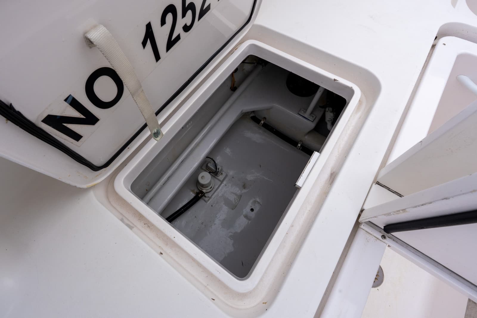 2007 Viking 48 Convertible - Photo 31