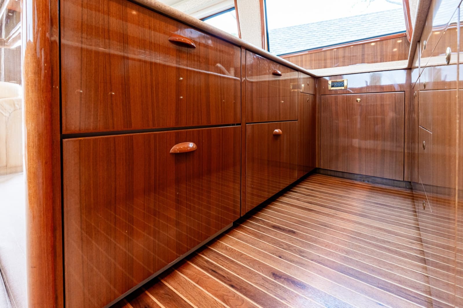 2007 Viking 48 Convertible - Photo 63