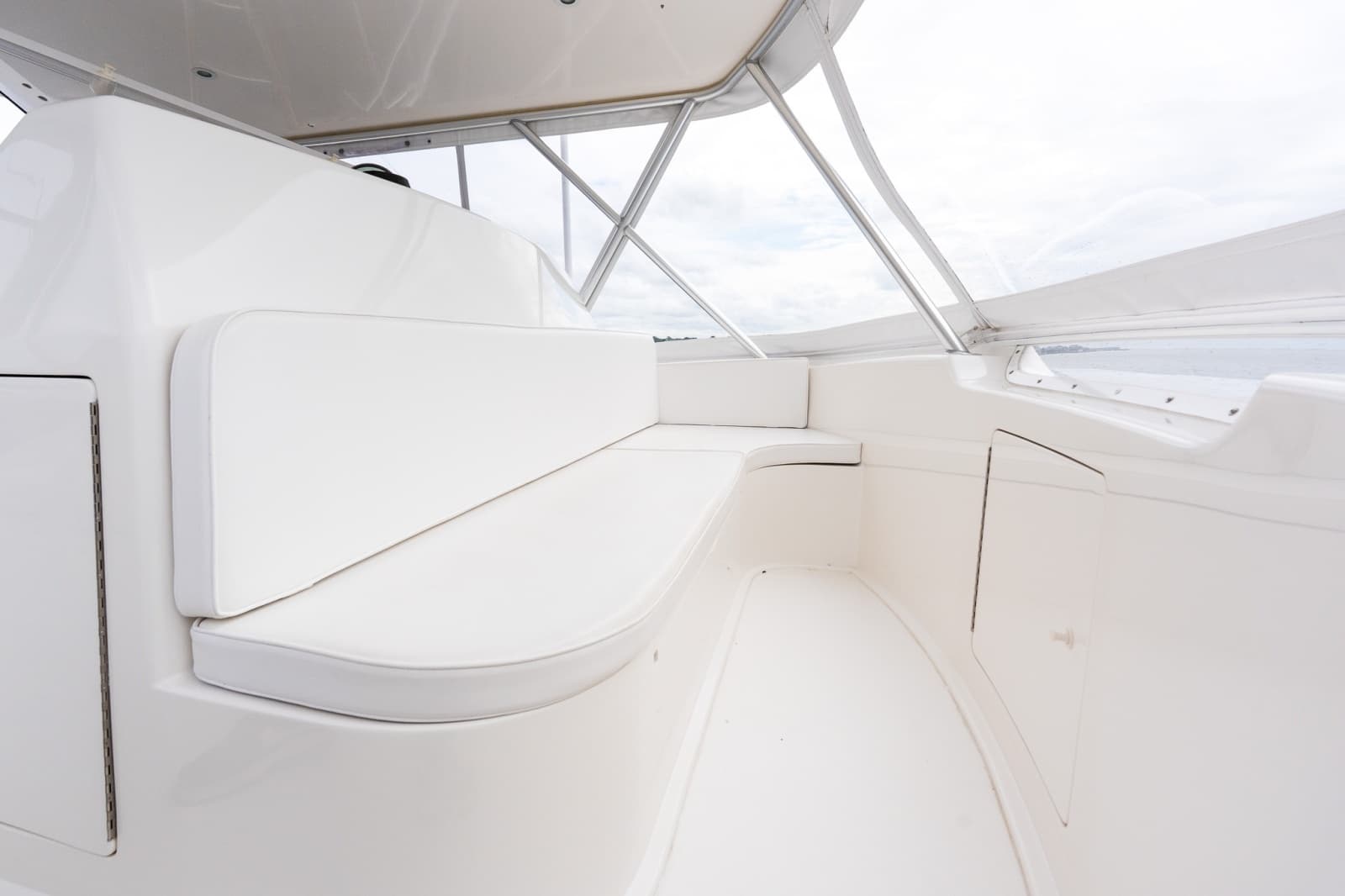 2007 Viking 48 Convertible - Photo 33