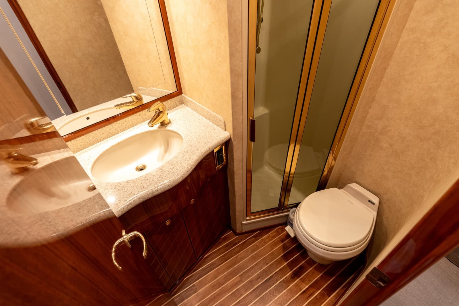 2007 Viking 48 Convertible - Photo 50
