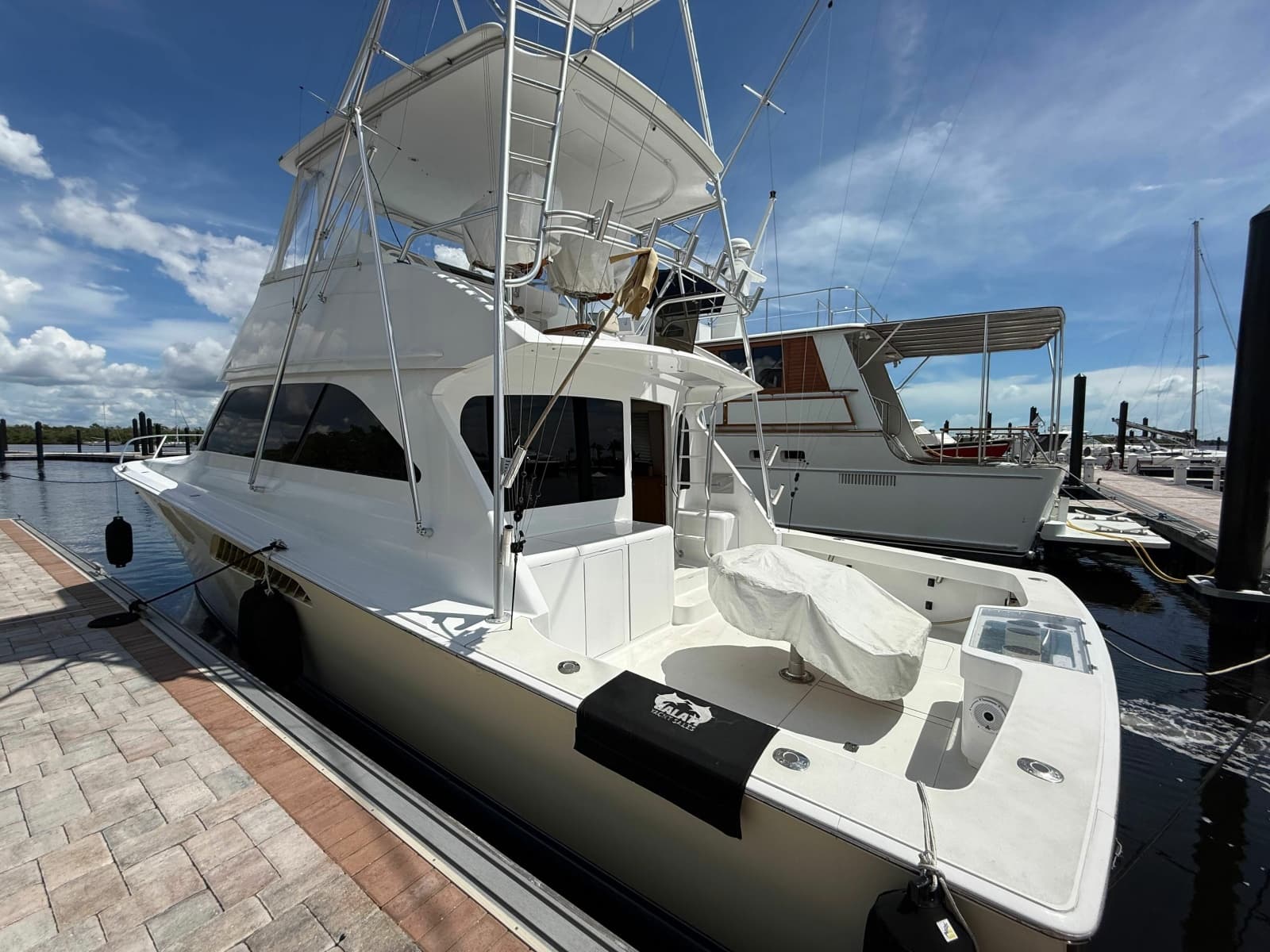 2002 Viking 52 Convertible - Photo 77