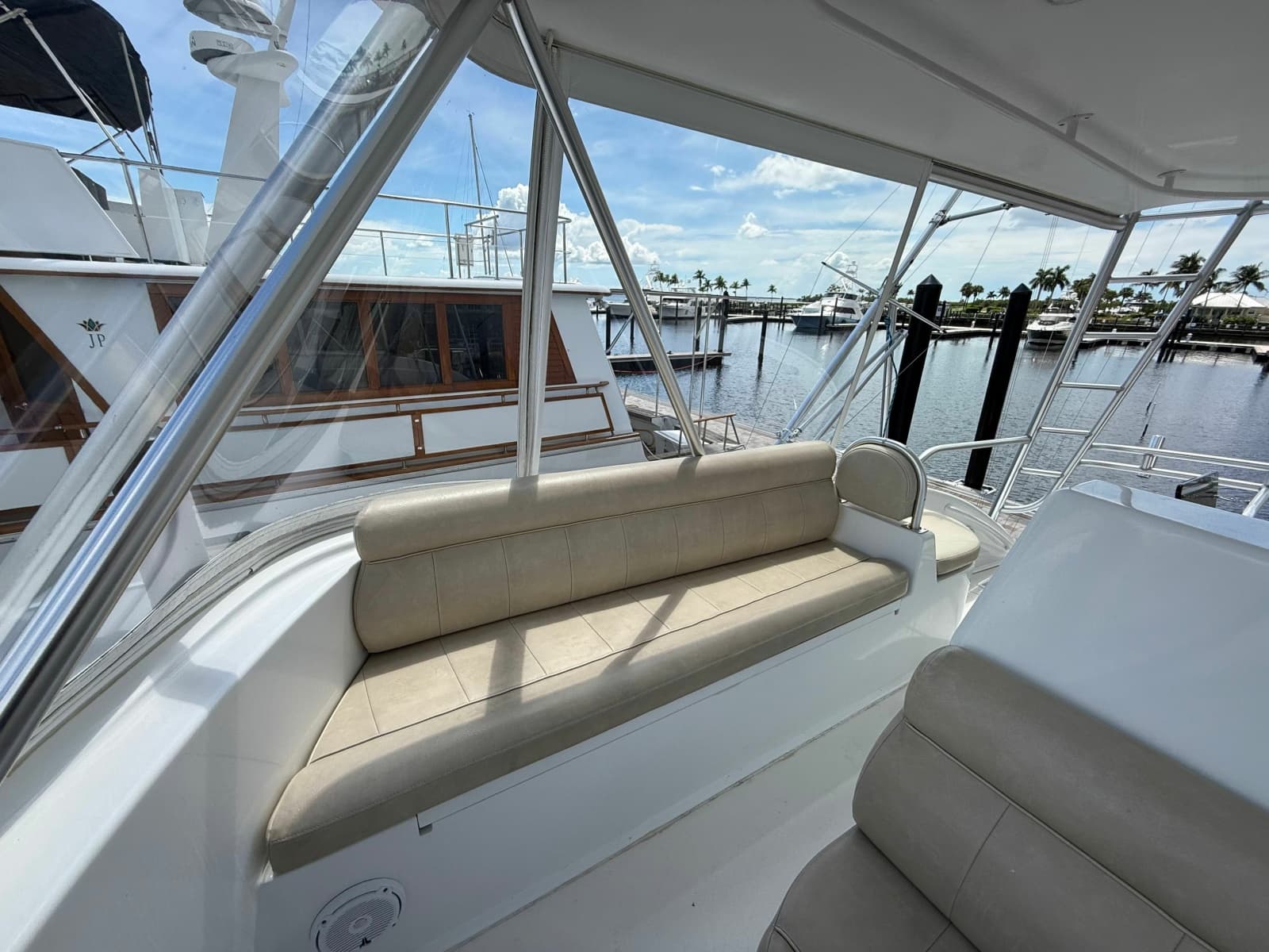 2002 Viking 52 Convertible - Photo 74