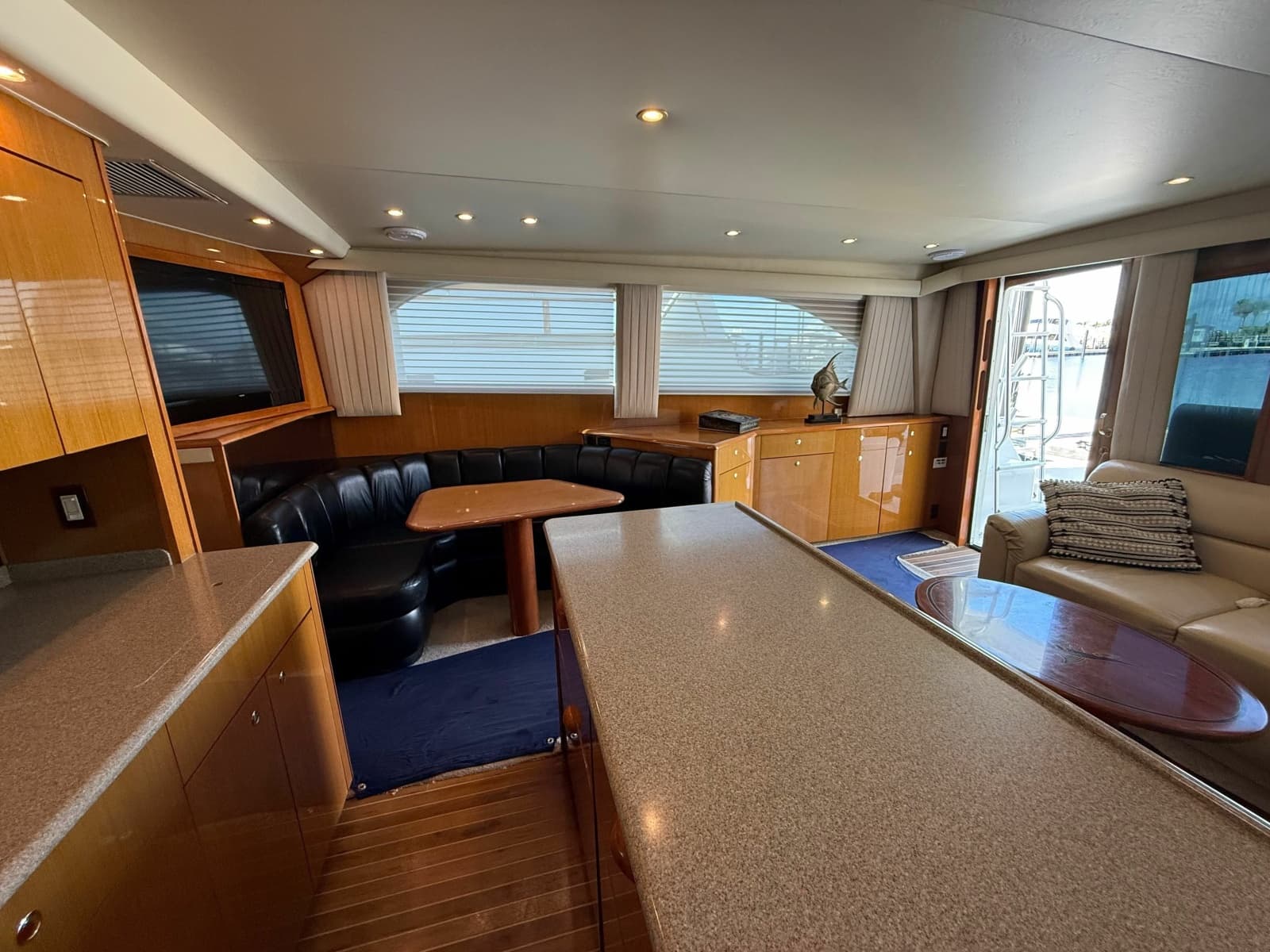 2002 Viking 52 Convertible - Photo 37
