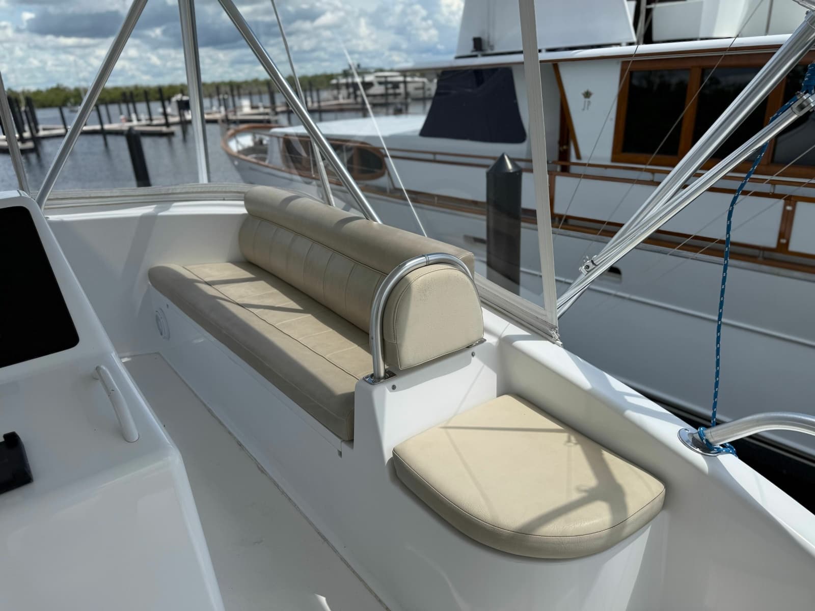 2002 Viking 52 Convertible - Photo 71