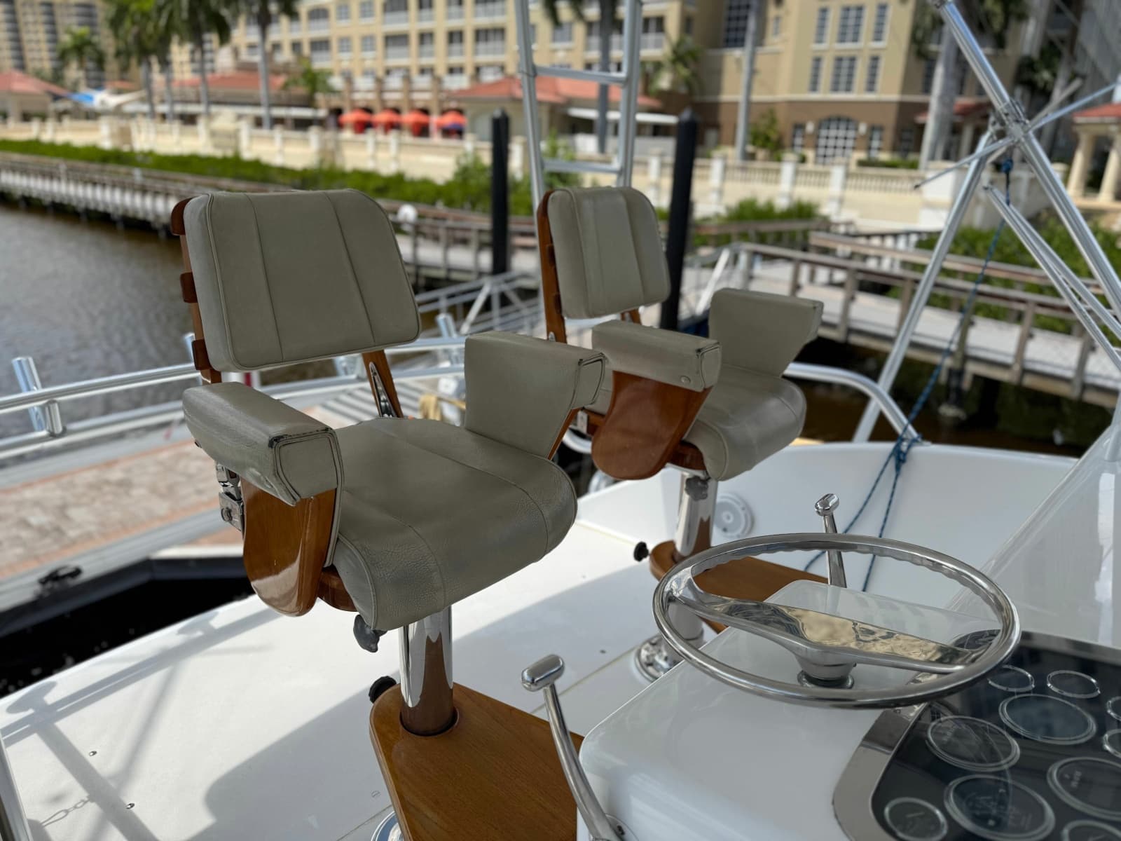 2002 Viking 52 Convertible - Photo 72