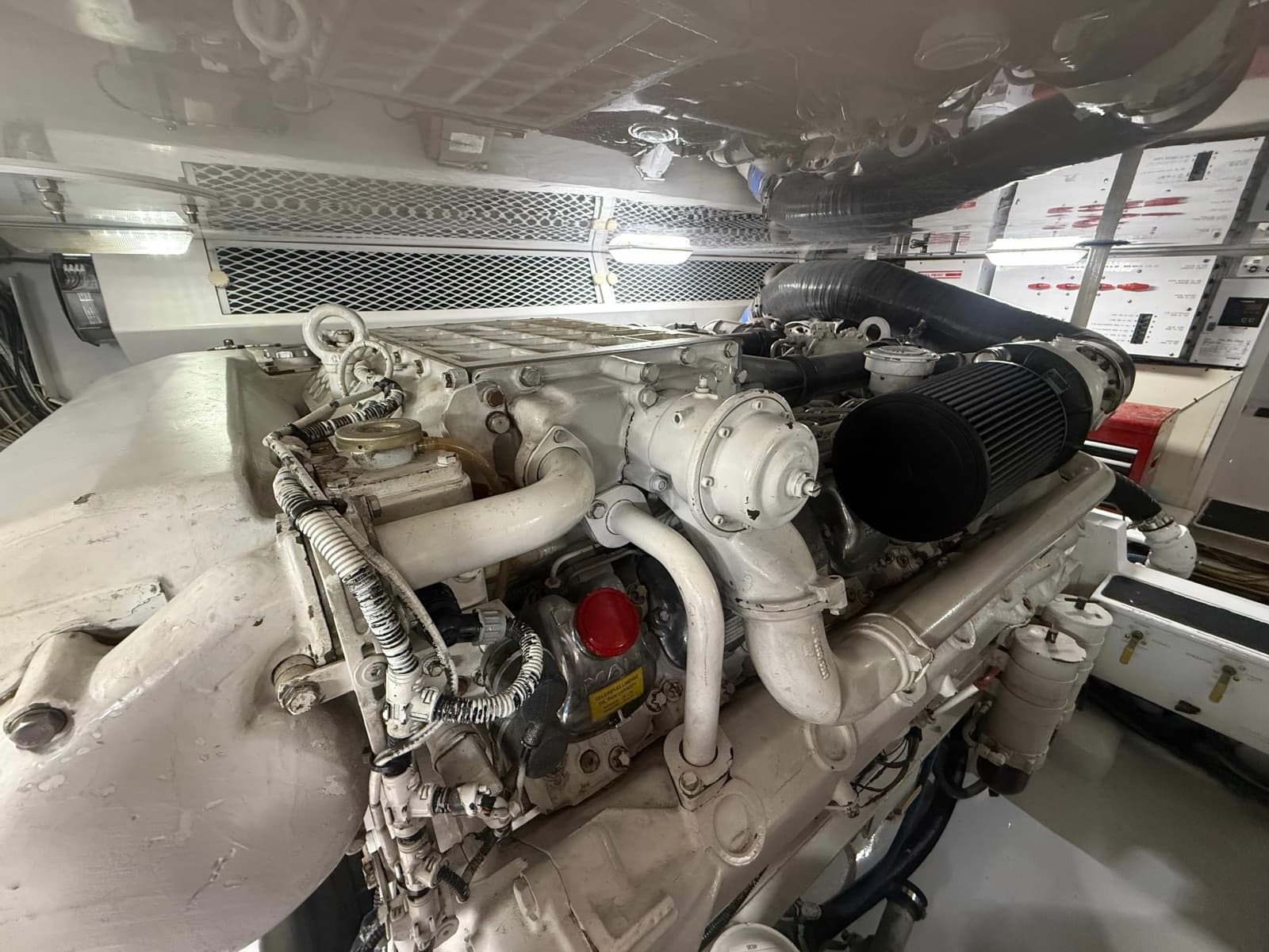 2002 Viking 52 Convertible - Photo 19