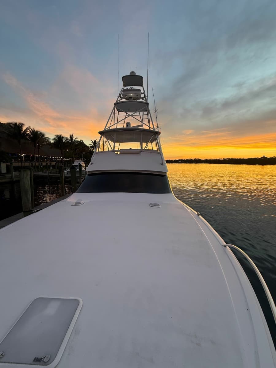 2002 Viking 52 Convertible - Photo 25