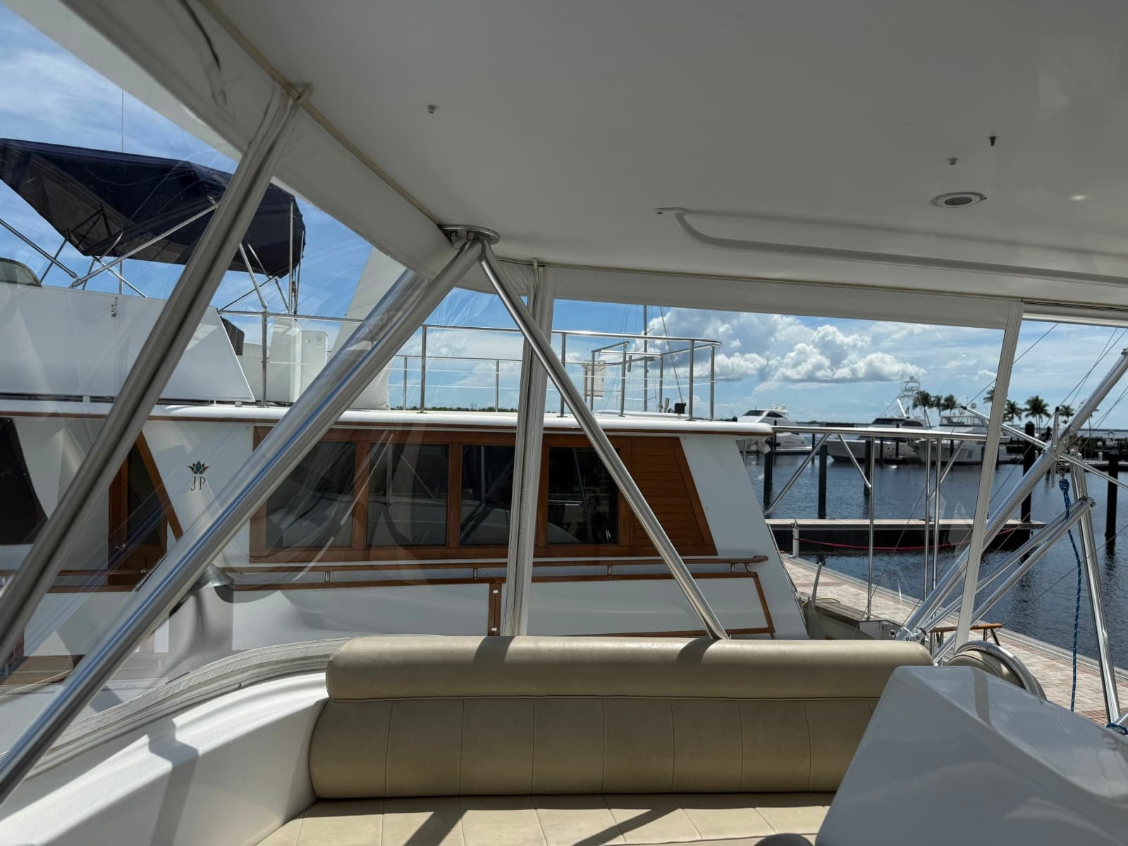2002 Viking 52 Convertible - Photo 76