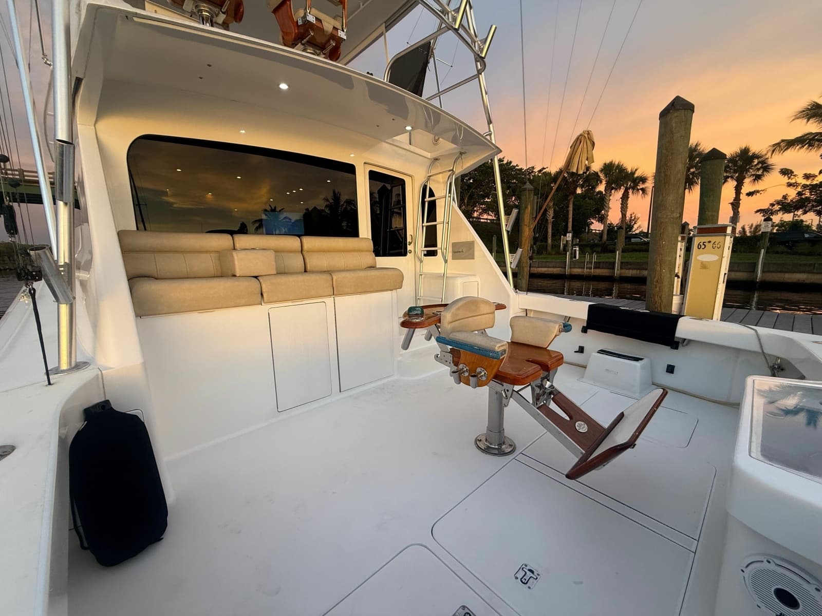 2002 Viking 52 Convertible - Photo 5