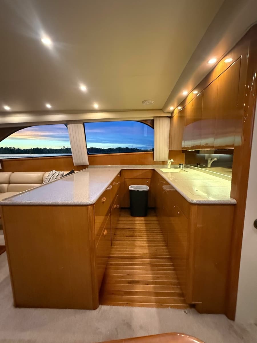 2002 Viking 52 Convertible - Photo 12