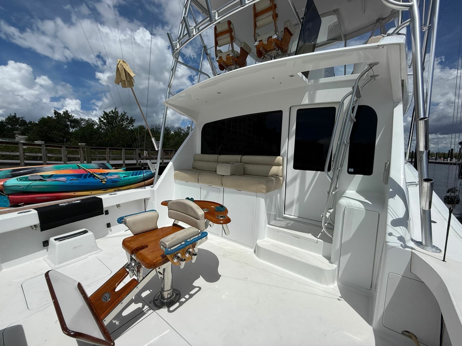 2002 Viking 52 Convertible - Photo 64