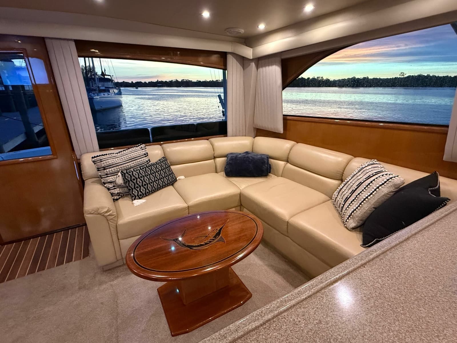 2002 Viking 52 Convertible - Photo 11