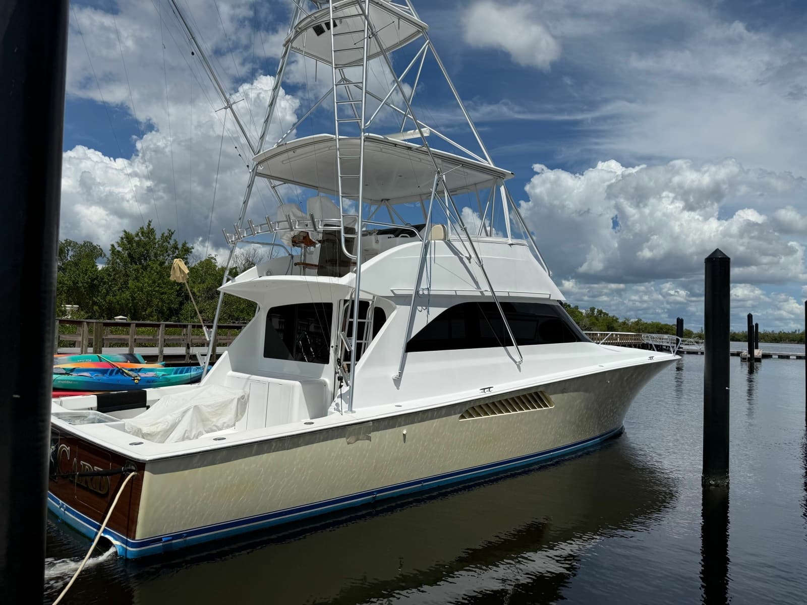 2002 Viking 52 Convertible - Photo 78