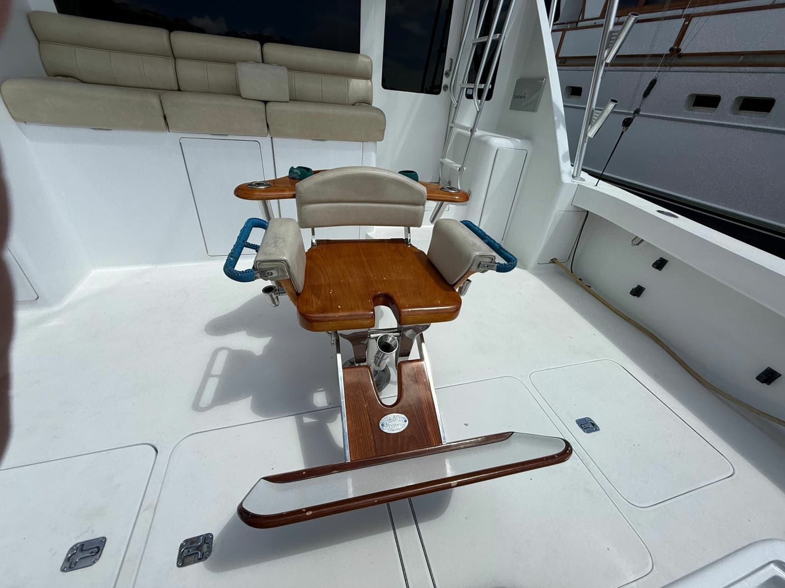 2002 Viking 52 Convertible - Photo 66