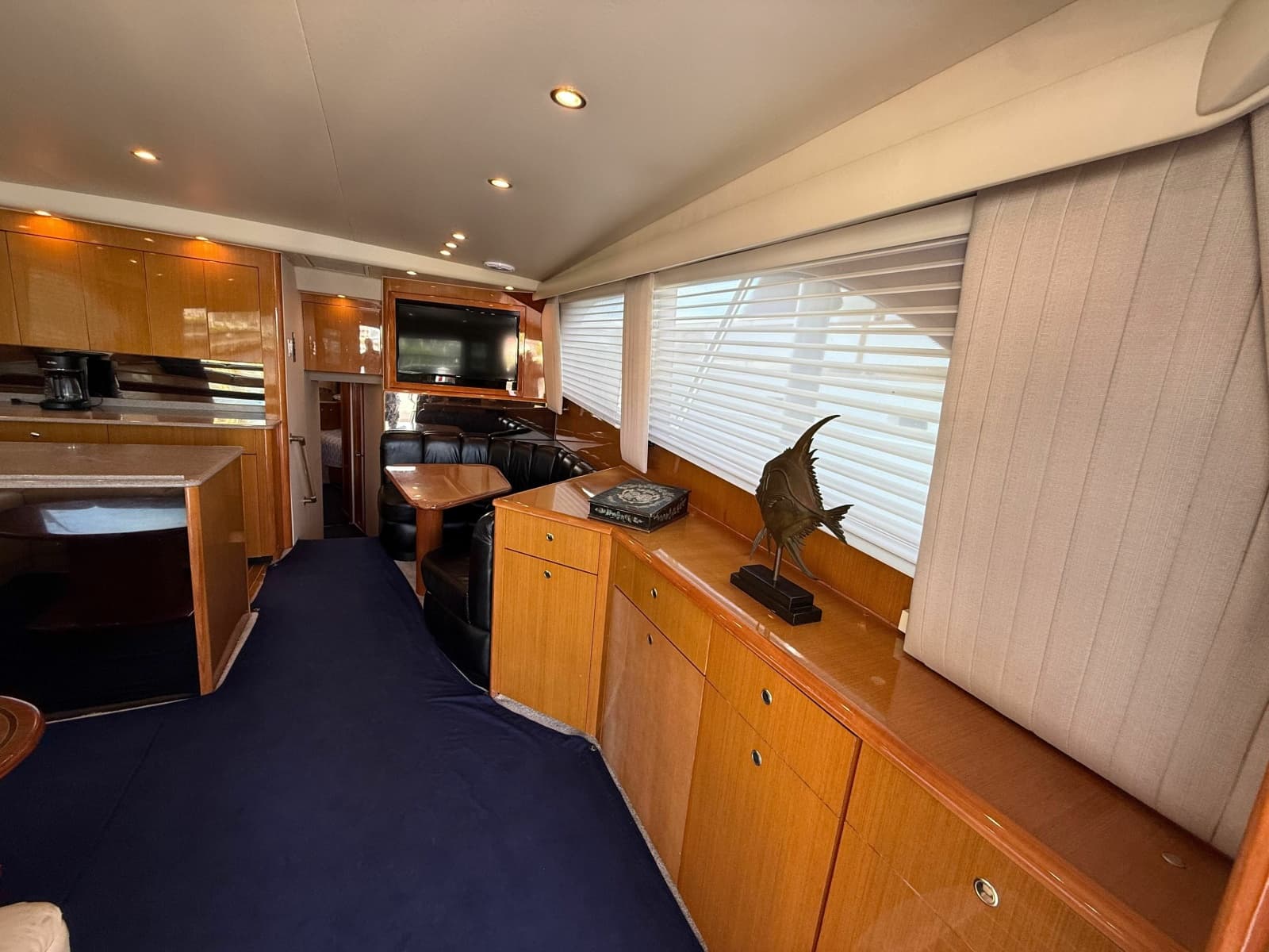 2002 Viking 52 Convertible - Photo 36