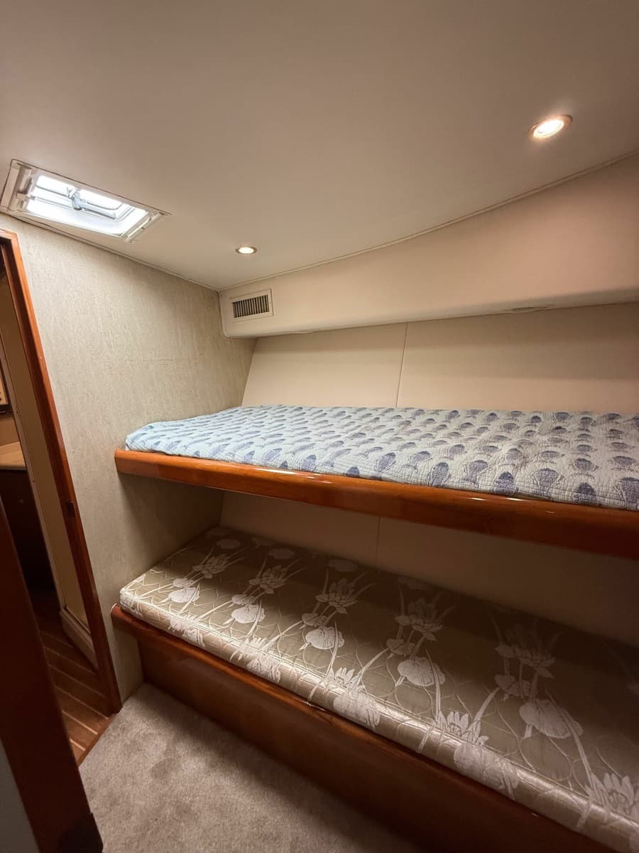 2002 Viking 52 Convertible - Photo 62