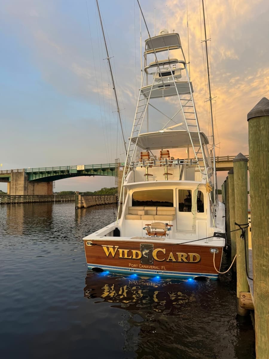 2002 Viking 52 Convertible - Photo 2
