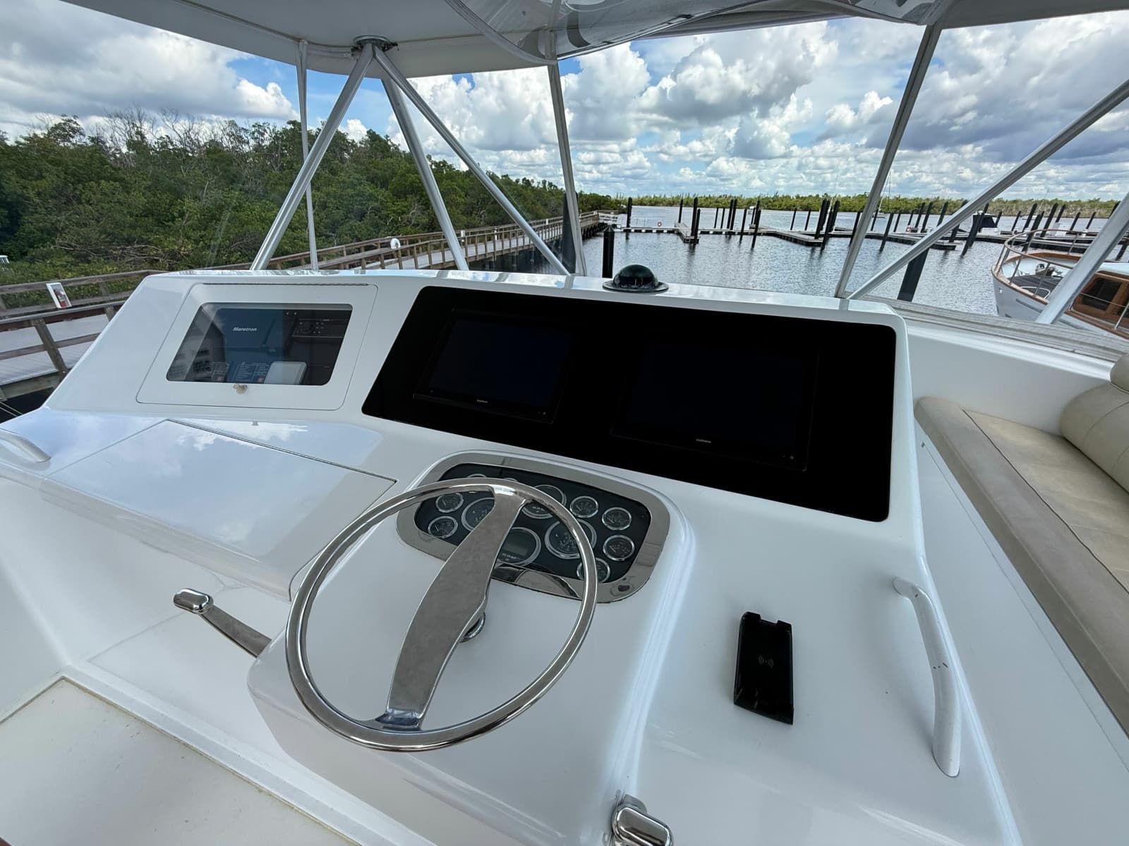 2002 Viking 52 Convertible - Photo 68