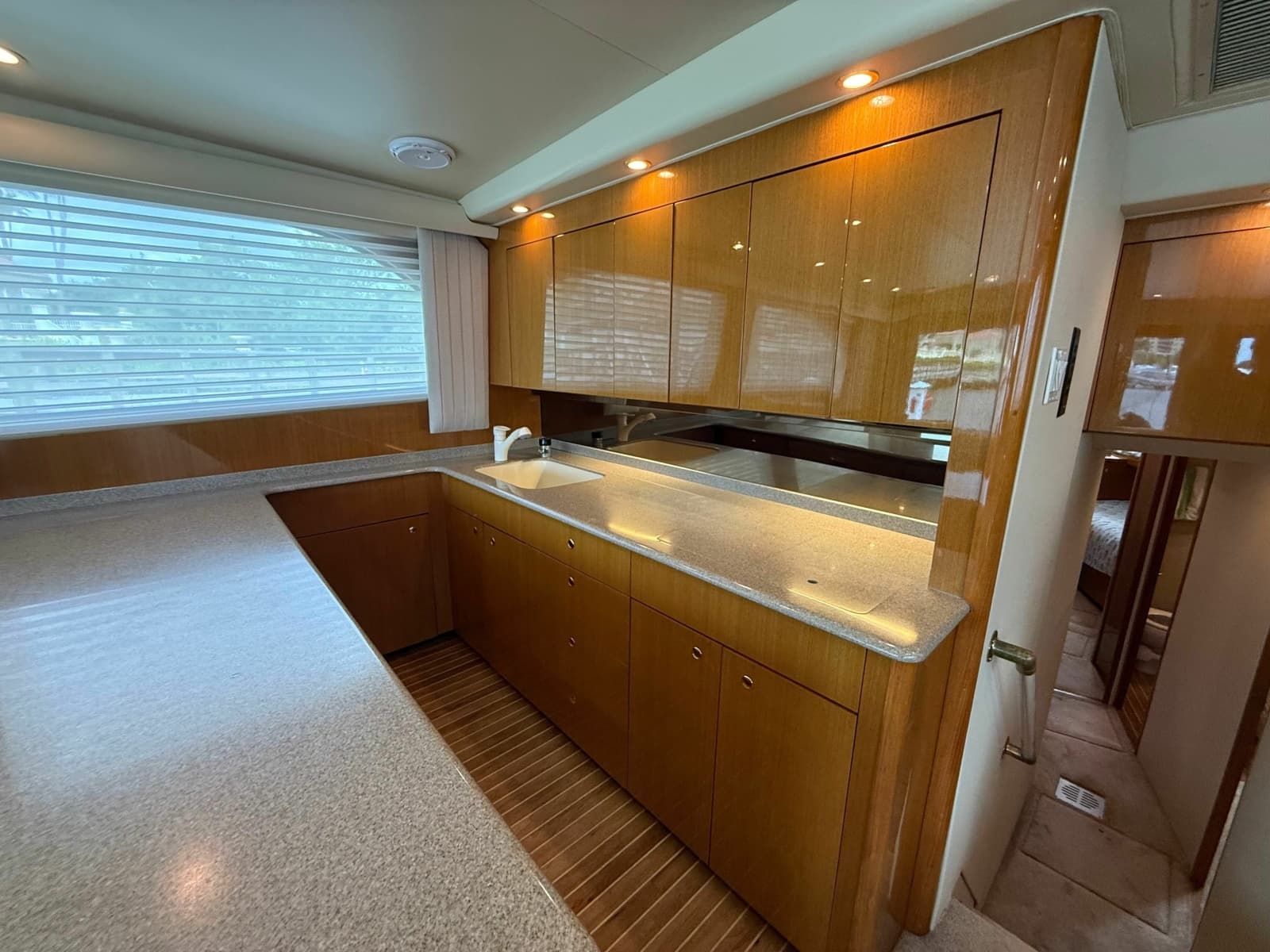 2002 Viking 52 Convertible - Photo 48
