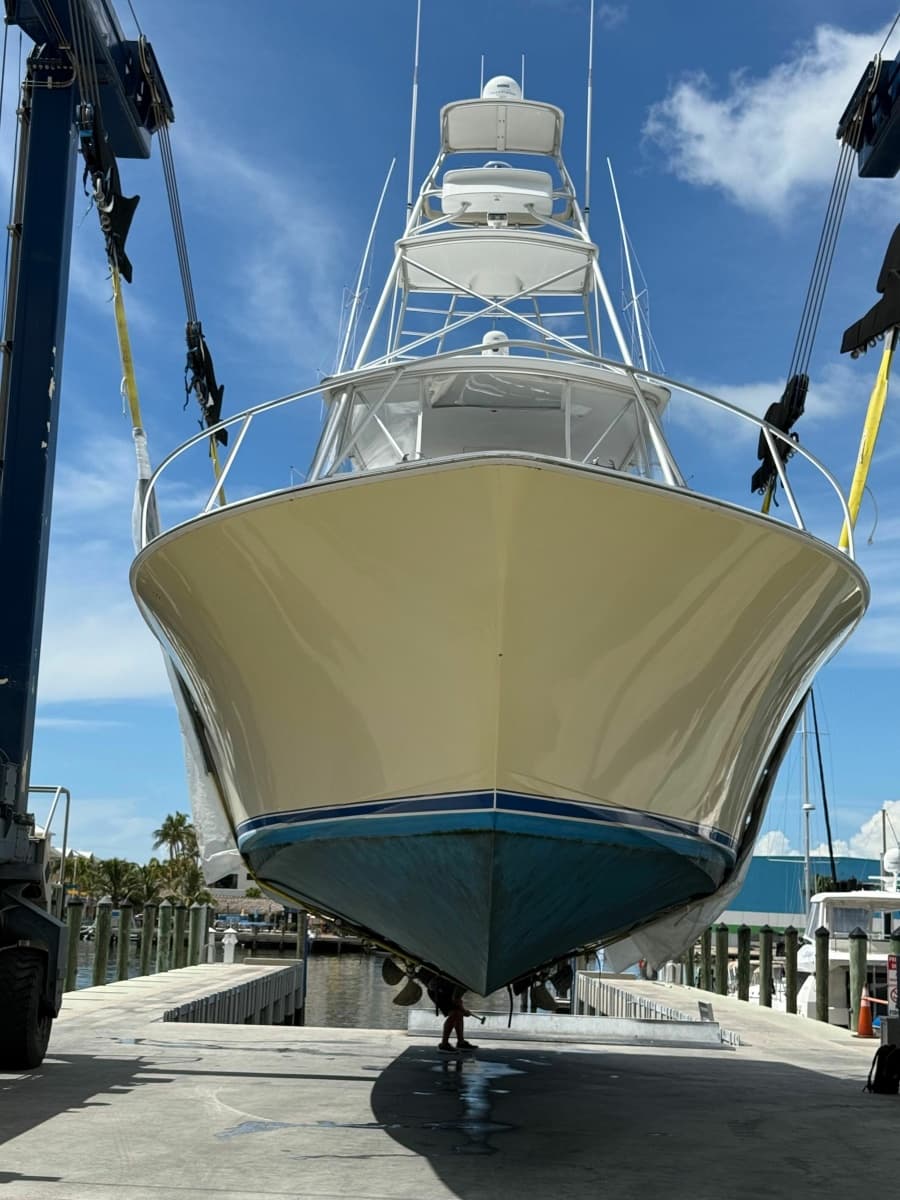 2002 Viking 52 Convertible - Photo 81