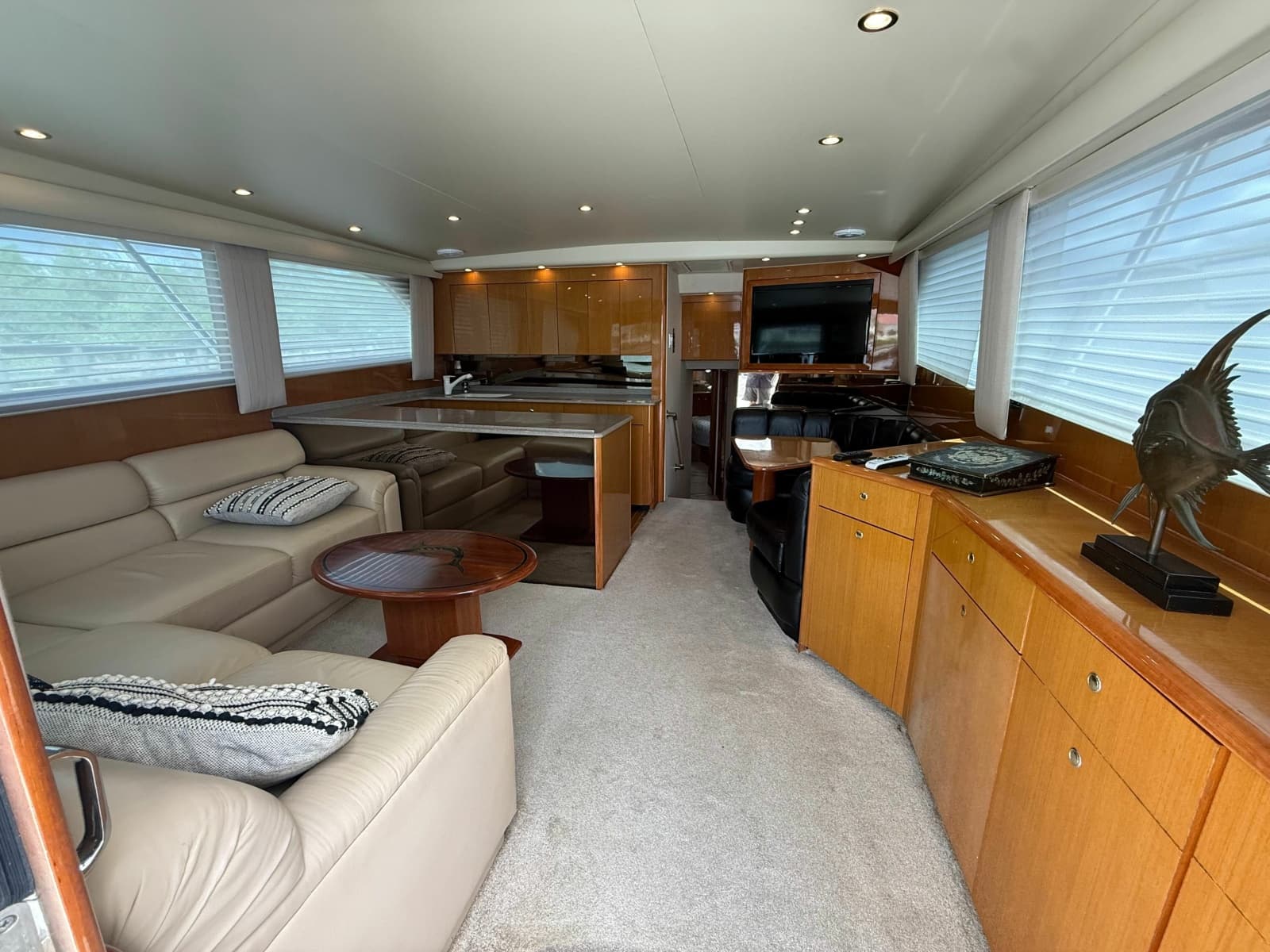 2002 Viking 52 Convertible - Photo 42
