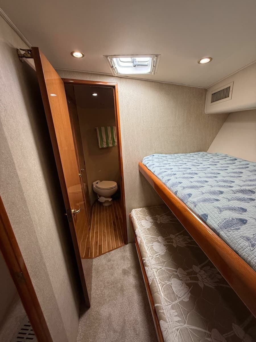 2002 Viking 52 Convertible - Photo 63