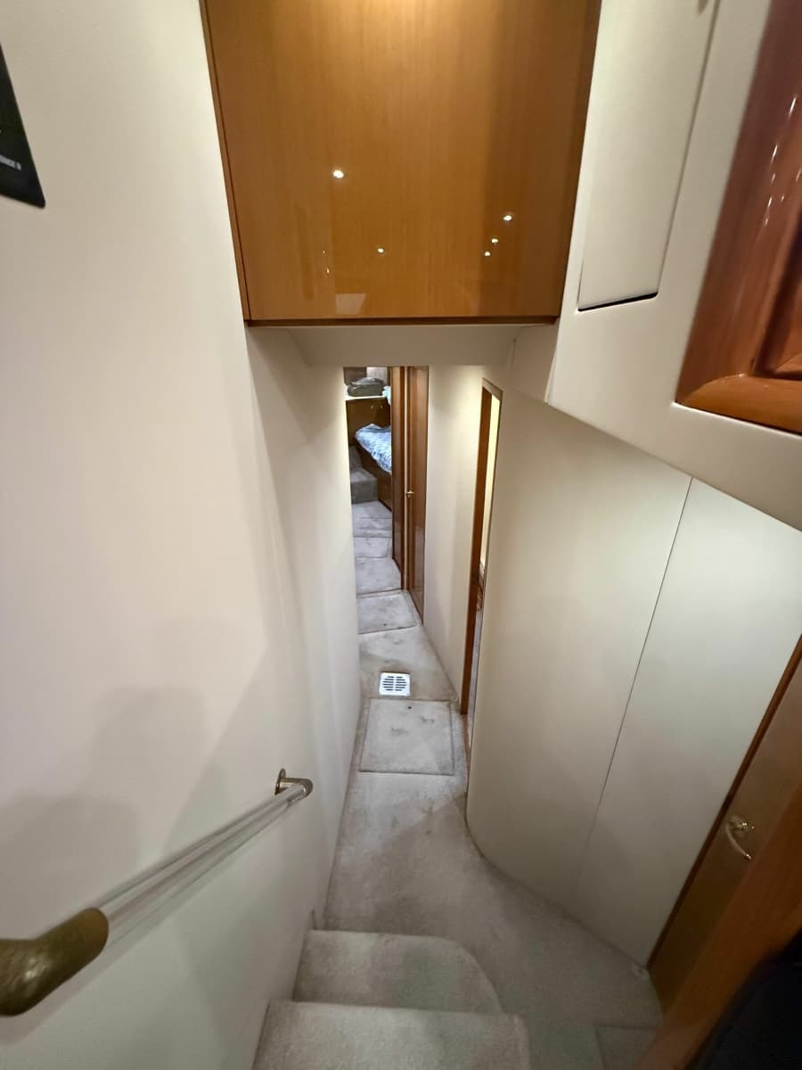 2002 Viking 52 Convertible - Photo 34