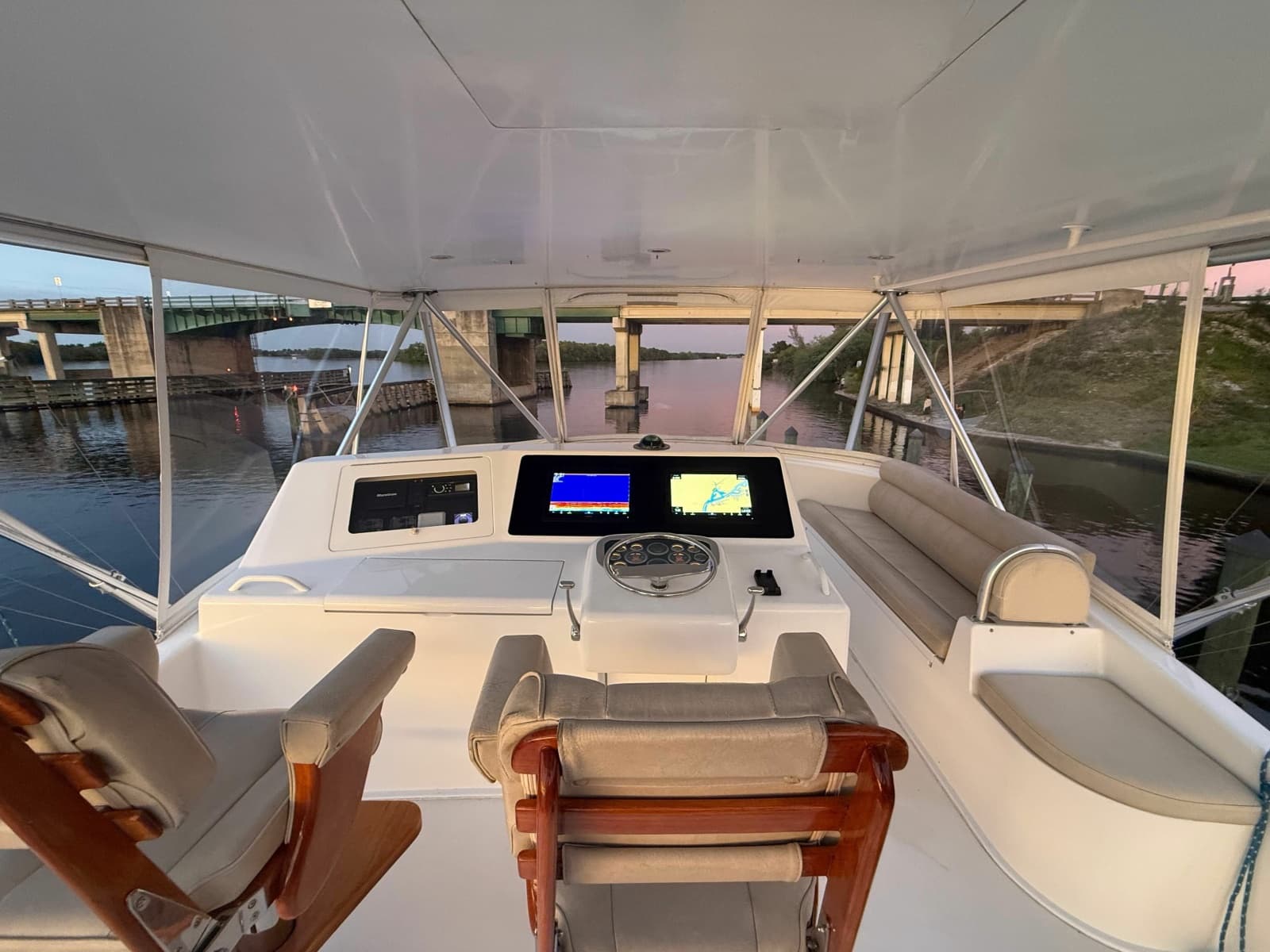 2002 Viking 52 Convertible - Photo 6