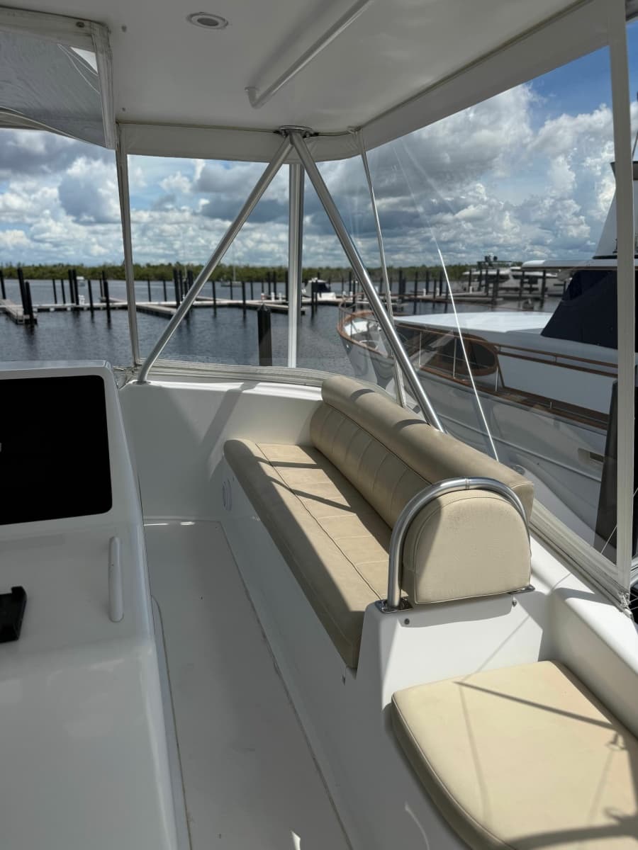 2002 Viking 52 Convertible - Photo 70