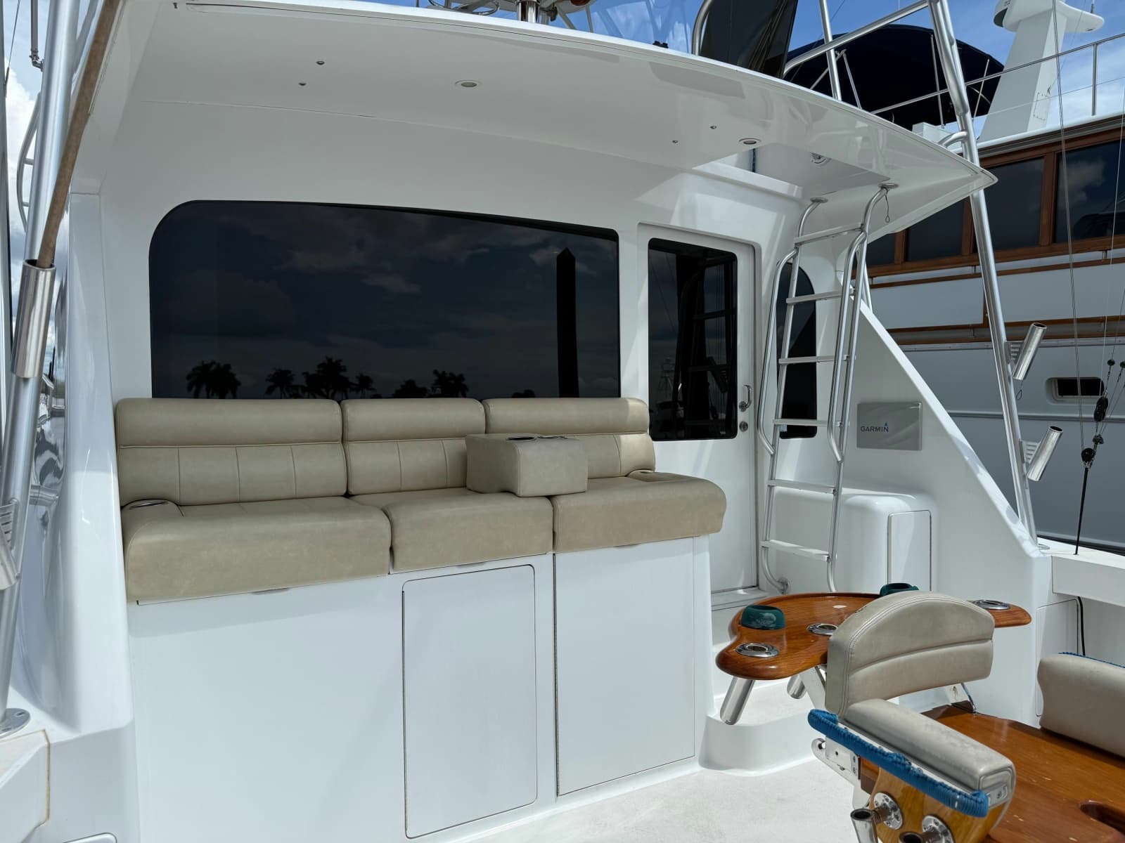 2002 Viking 52 Convertible - Photo 65