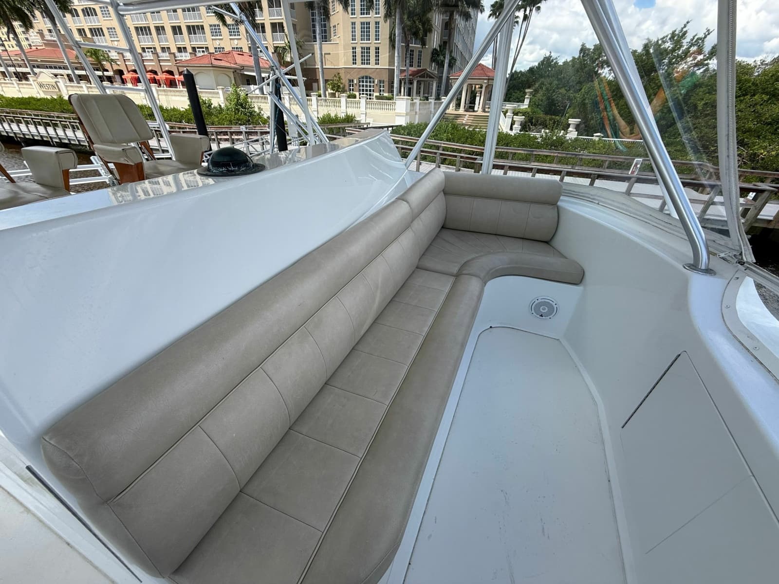 2002 Viking 52 Convertible - Photo 73