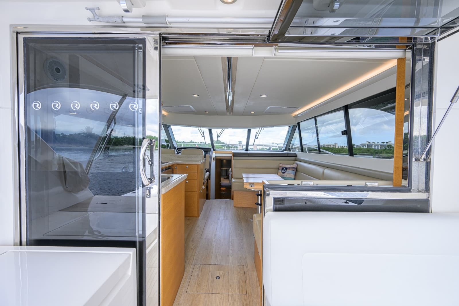 2017 Riviera 445 SUV - Photo 23