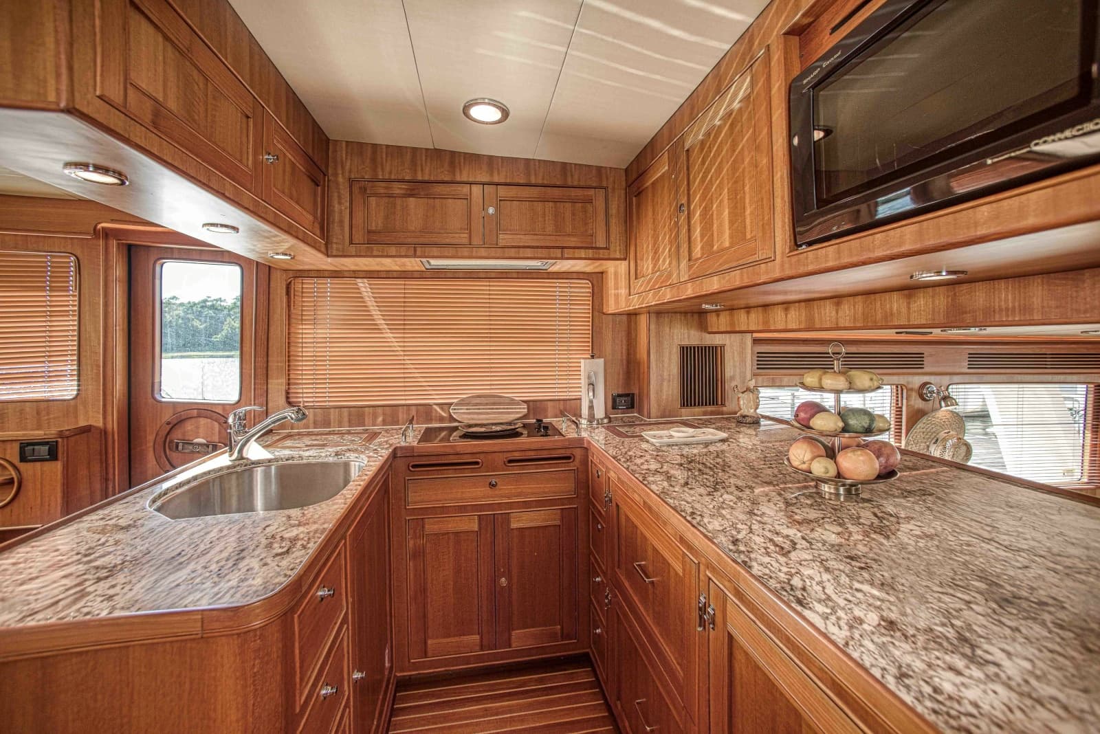 2017 Marlow Explorer 49E - Photo 10