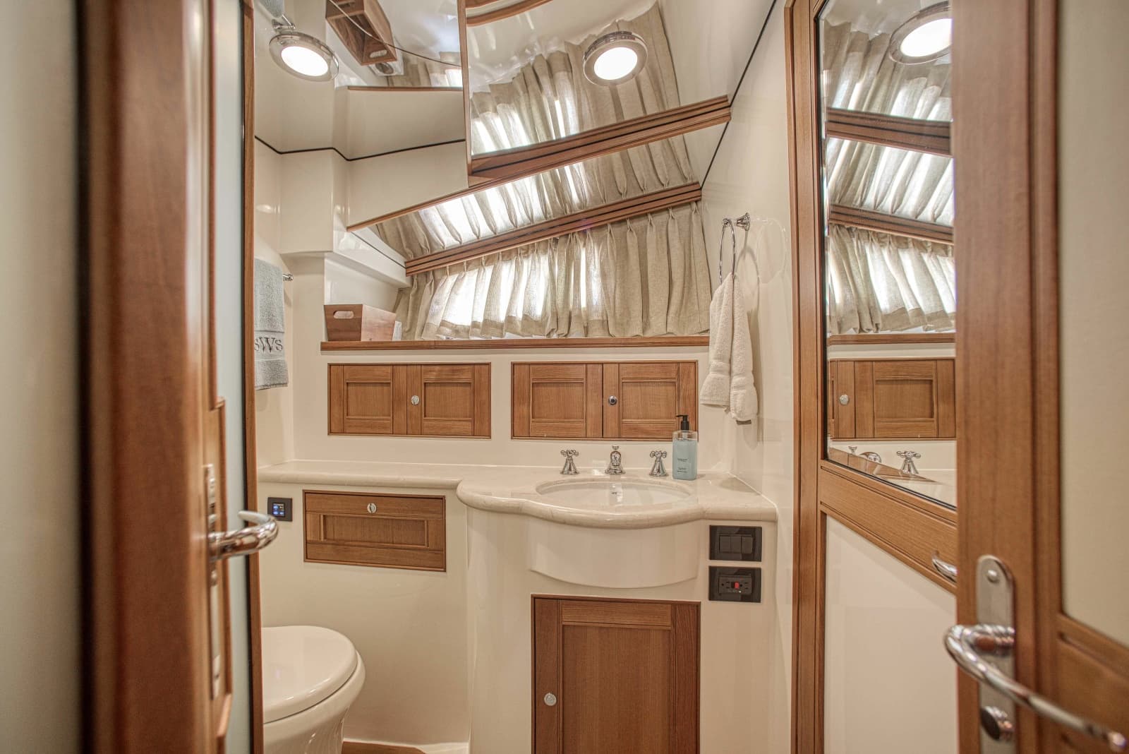 2017 Marlow Explorer 49E - Photo 20