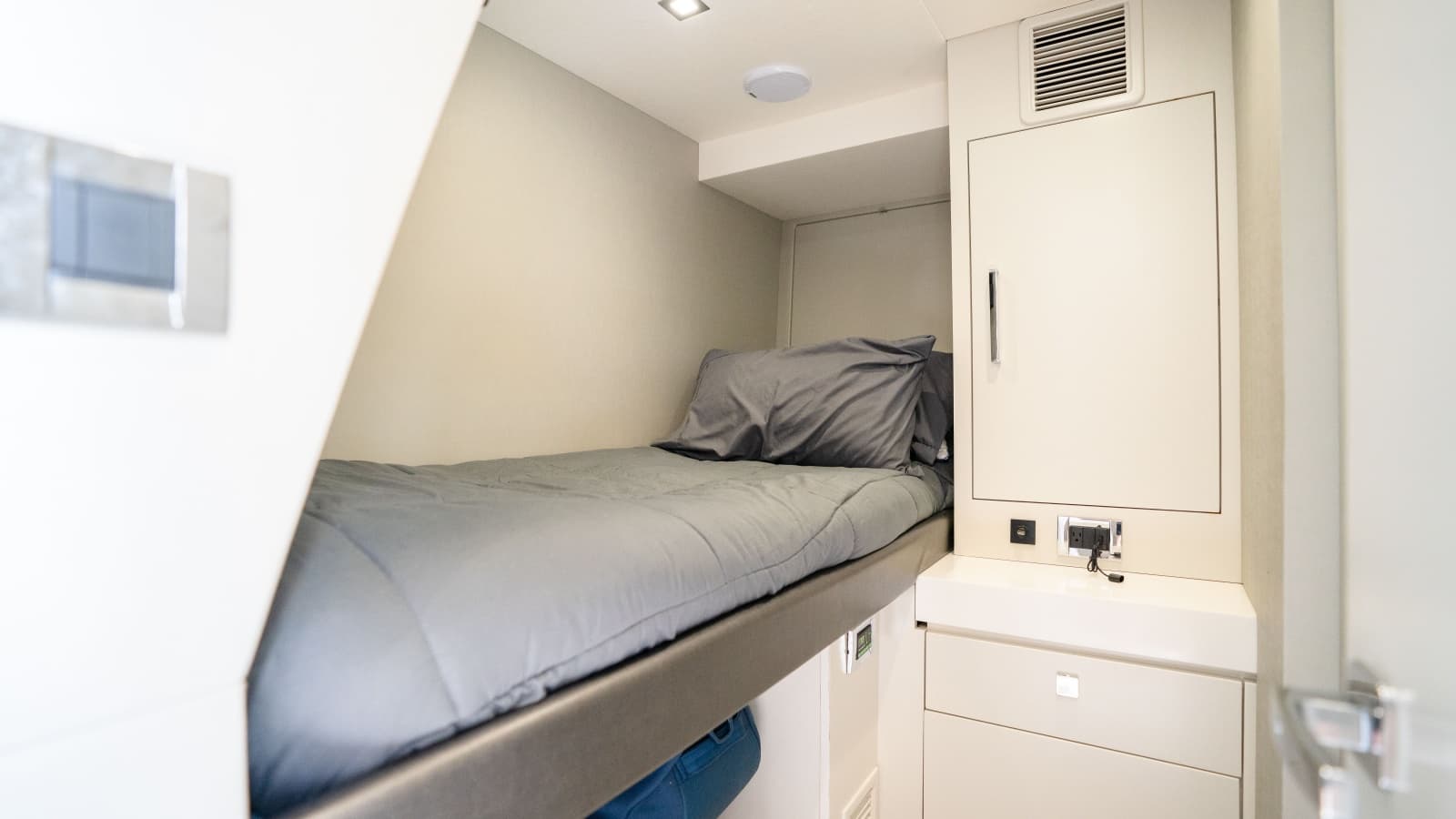 2018 Hatteras M75 - Photo 56