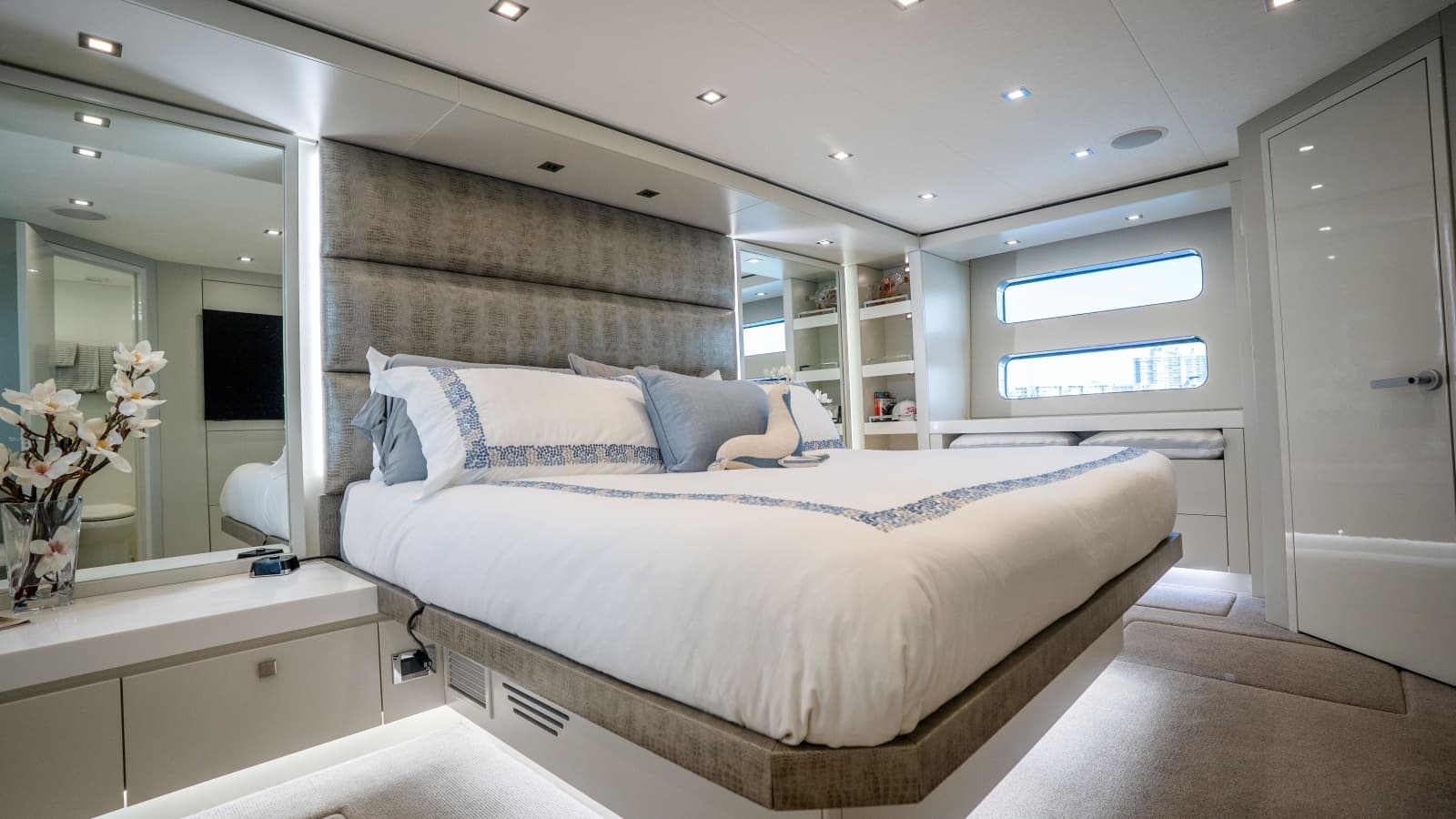 2018 Hatteras M75 - Photo 41