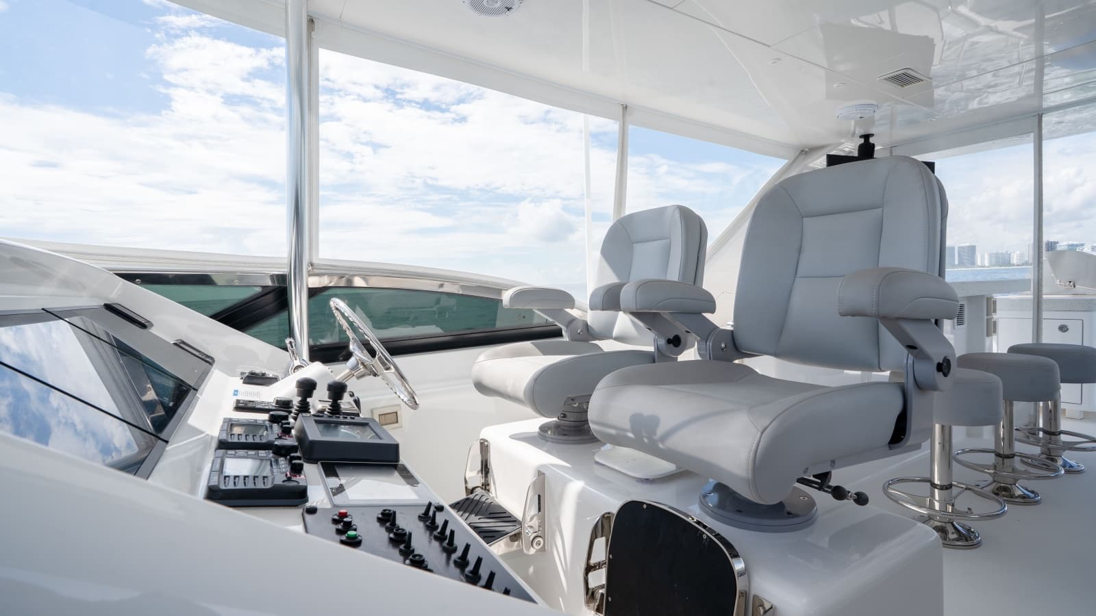2018 Hatteras M75 - Photo 16