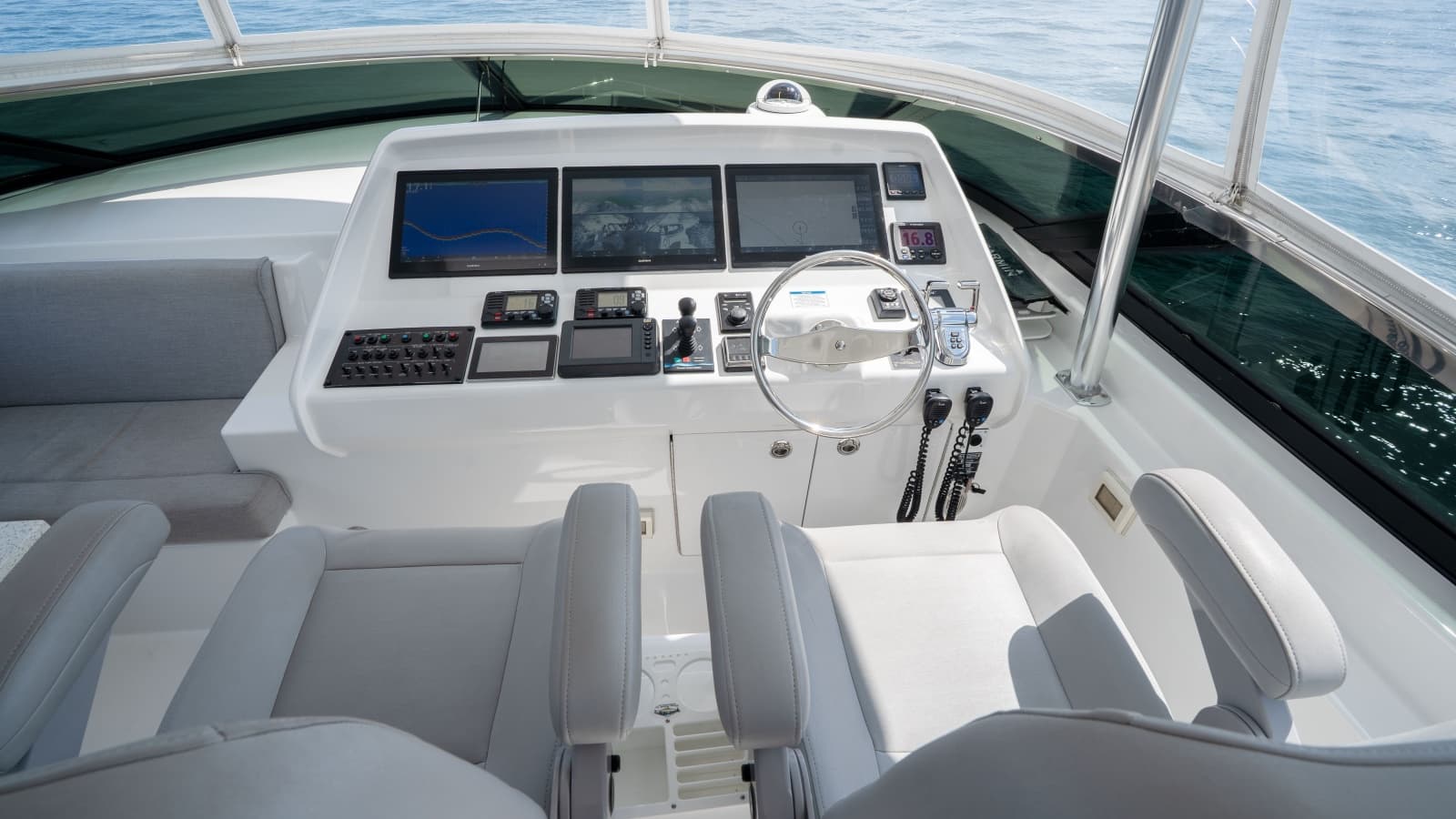 2018 Hatteras M75 - Photo 17