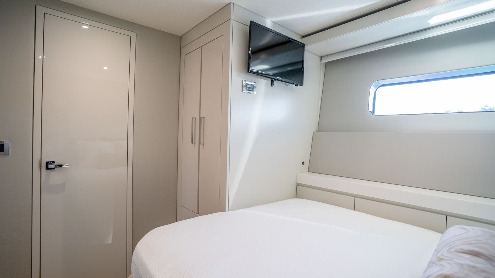 2018 Hatteras M75 - Photo 50