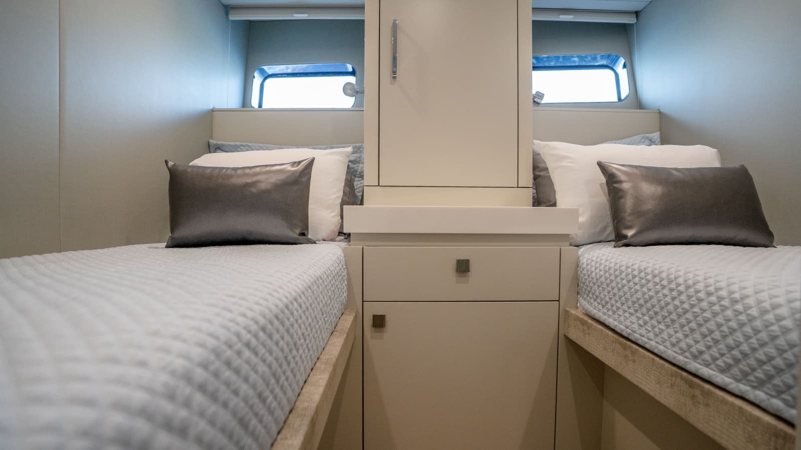 2018 Hatteras M75 - Photo 52