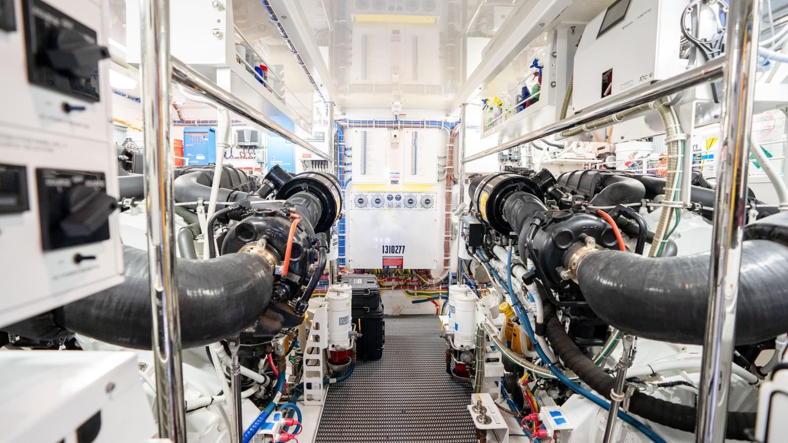 2018 Hatteras M75 - Photo 59