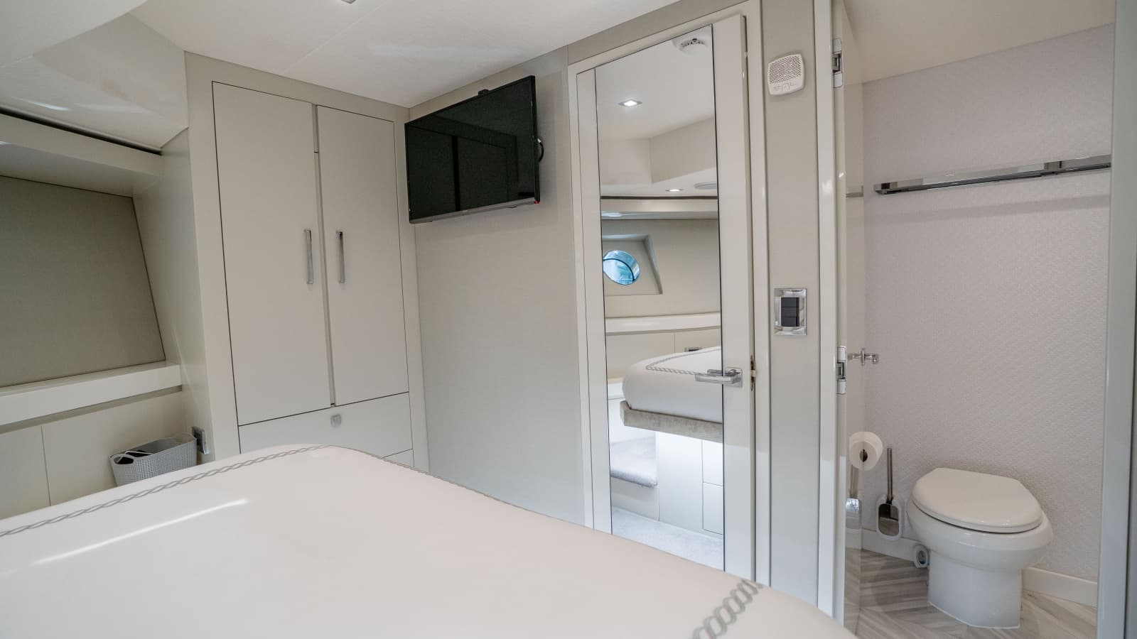 2018 Hatteras M75 - Photo 46