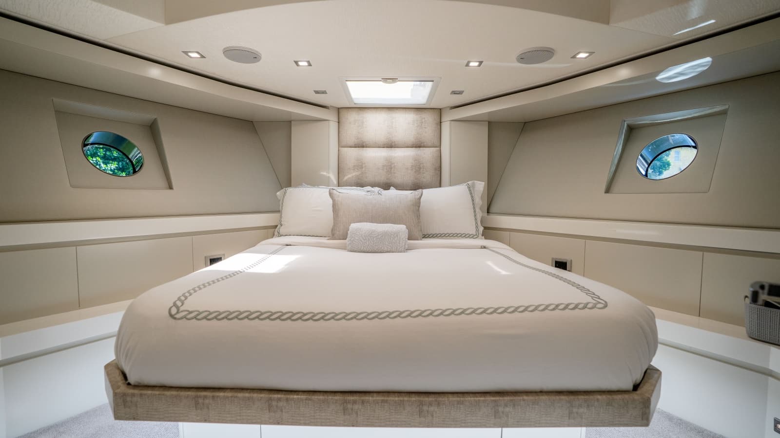 2018 Hatteras M75 - Photo 45
