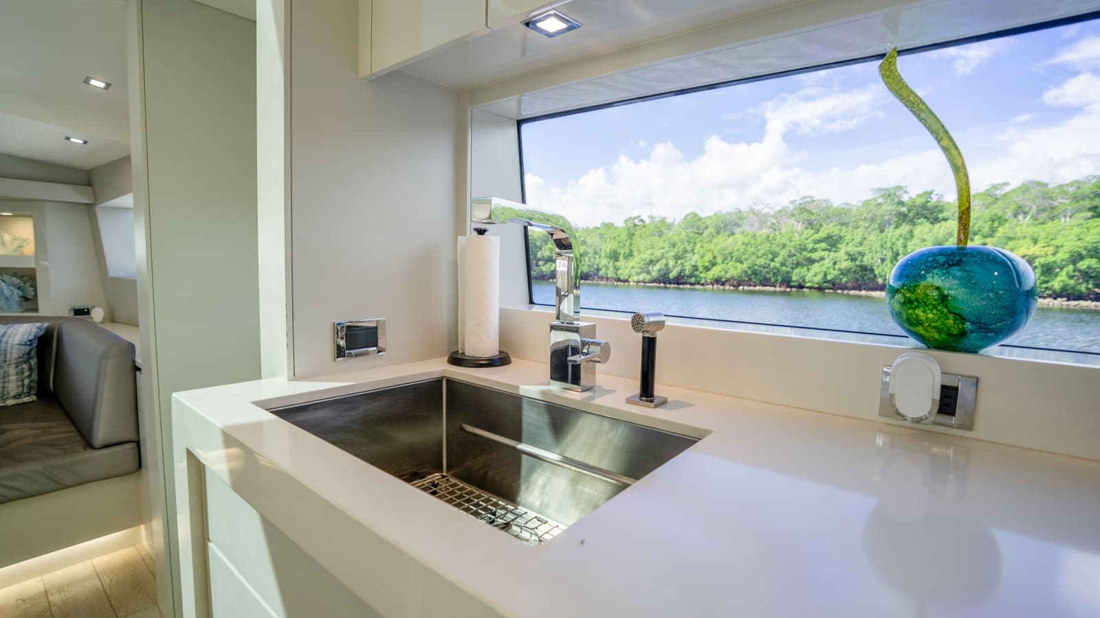 2018 Hatteras M75 - Photo 35