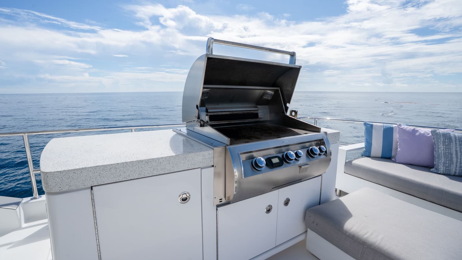 2018 Hatteras M75 - Photo 11