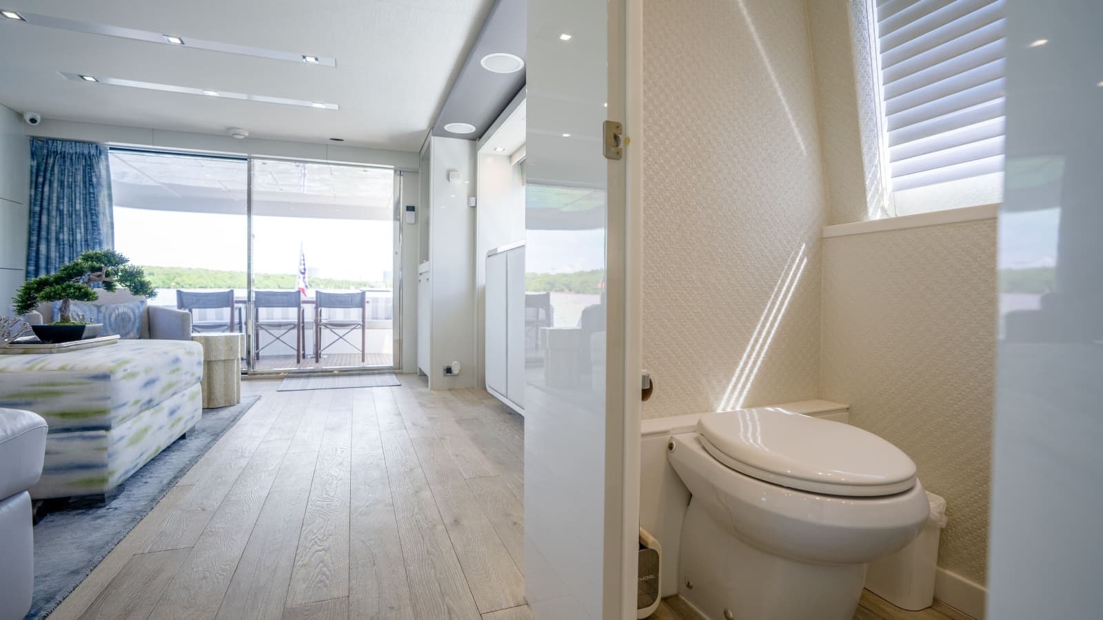 2018 Hatteras M75 - Photo 31